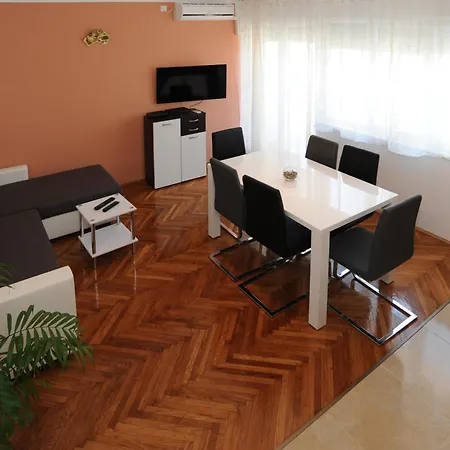 Voshta 2 Bedroom * ザダル